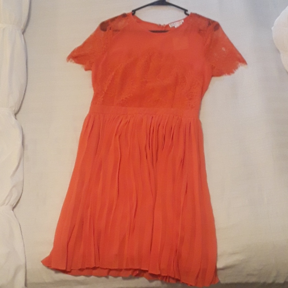 Dress - Picture 2 of 4